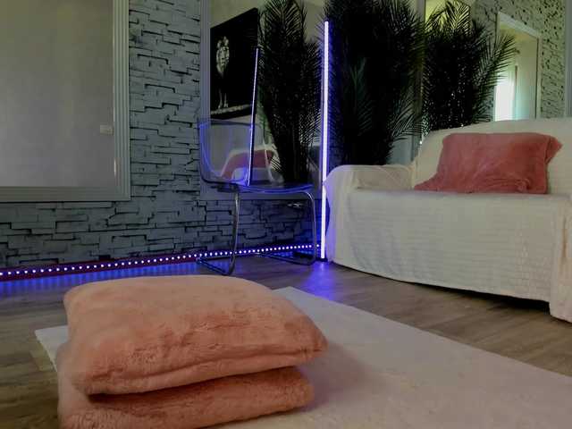 Reina-Cummings live cam on BongaCams