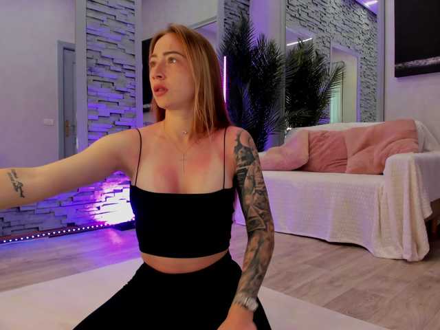 Reina-Cummings live cam on BongaCams