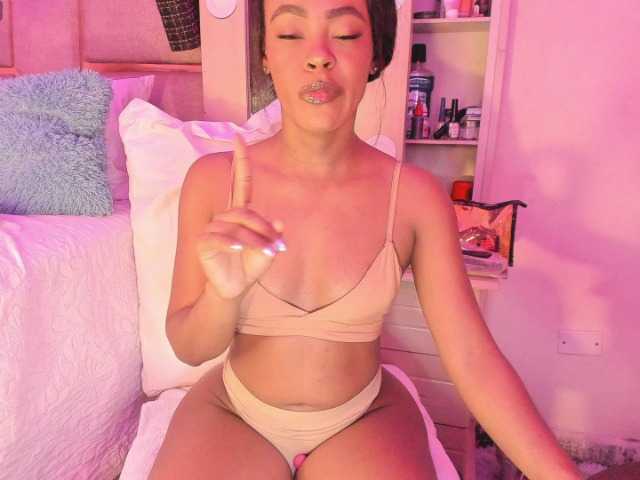 laylacarteer live cam on BongaCams