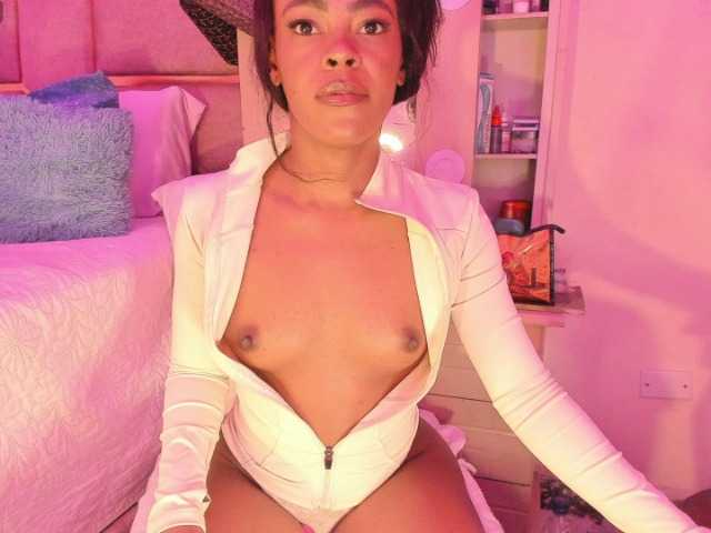 laylacarteer live cam on BongaCams