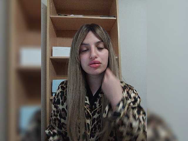 Sonyagasay live cam on BongaCams