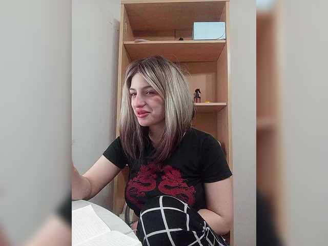 Sonyagasay live cam on BongaCams