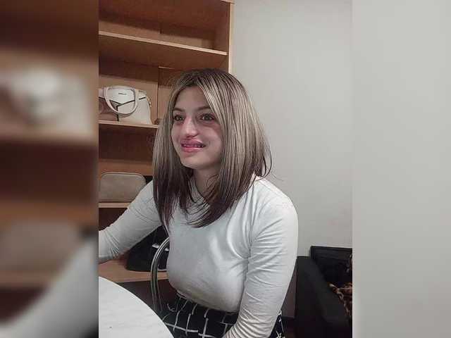 Sonyagasay live cam on BongaCams
