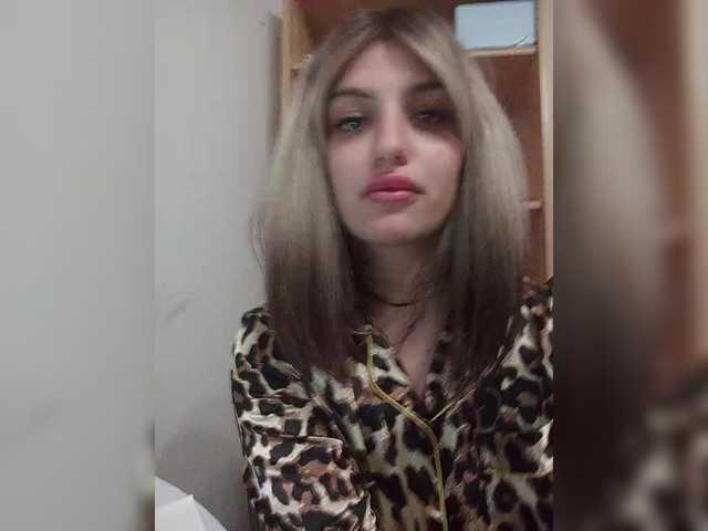 Sonyagasay live cam on BongaCams