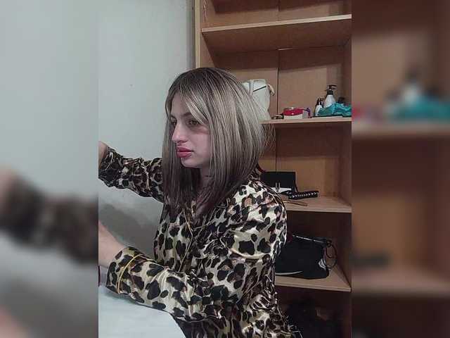 Sonyagasay live cam on BongaCams