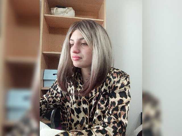 Sonyagasay live cam on BongaCams