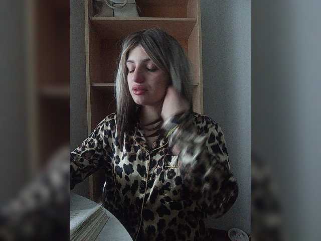 Sonyagasay live cam on BongaCams