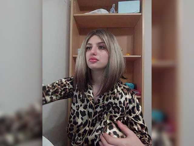 Sonyagasay live cam on BongaCams