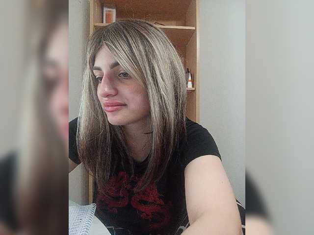 Sonyagasay live cam on BongaCams