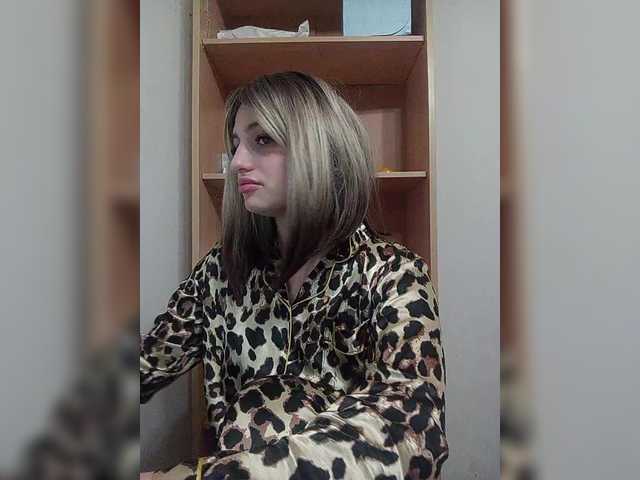 Sonyagasay live cam on BongaCams