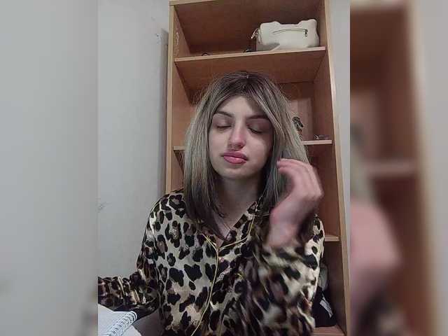 Sonyagasay live cam on BongaCams
