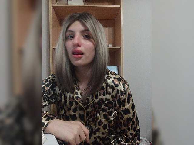 Sonyagasay live cam on BongaCams
