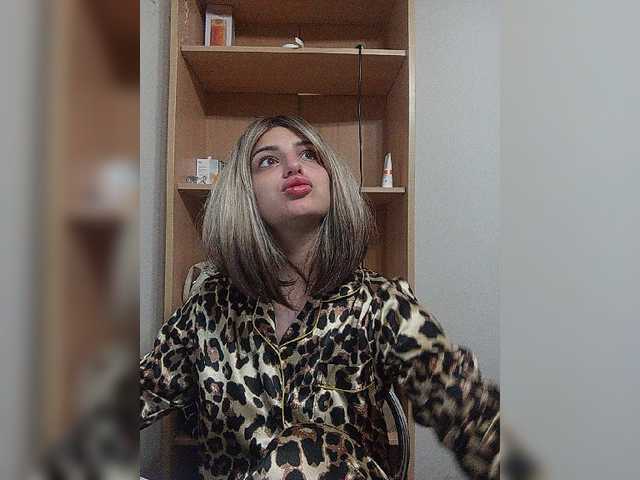 Sonyagasay live cam on BongaCams