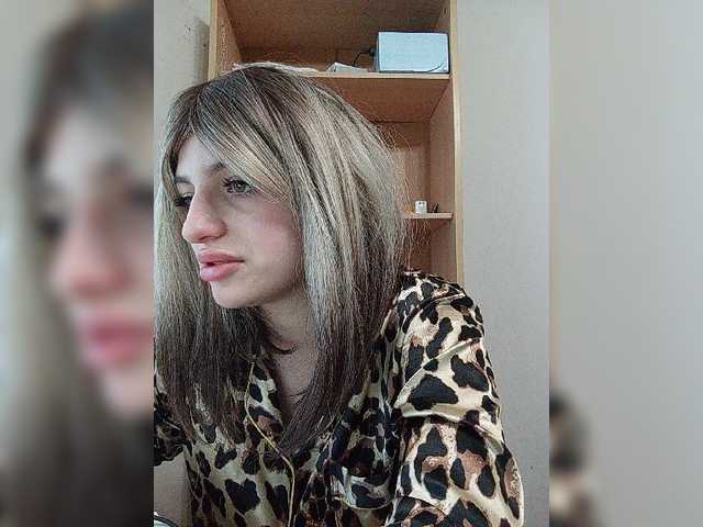 Sonyagasay live cam on BongaCams