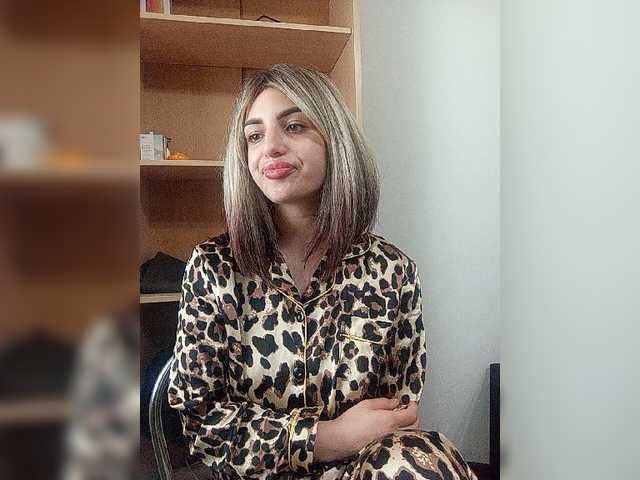 Sonyagasay live cam on BongaCams
