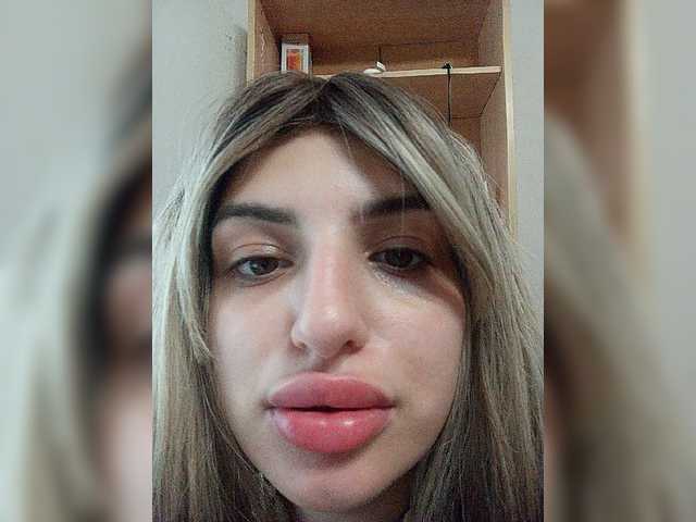 Sonyagasay live cam on BongaCams