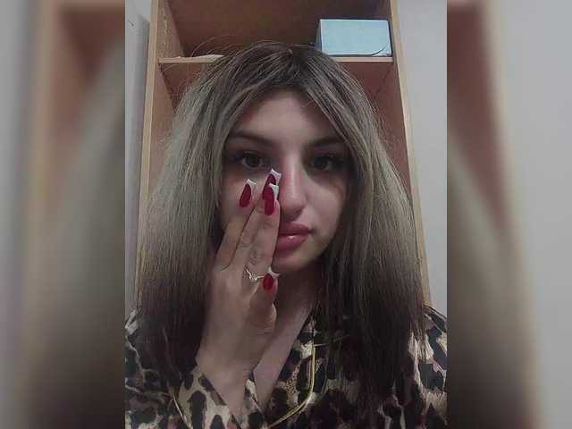 Sonyagasay live cam on BongaCams
