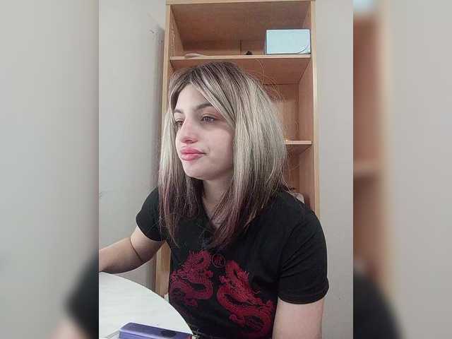 Sonyagasay live cam on BongaCams