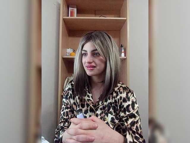 Sonyagasay live cam on BongaCams