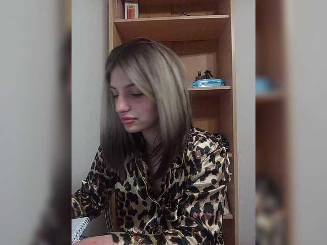 Sonyagasay live cam on BongaCams