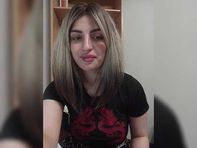 Sonyagasay live cam on BongaCams