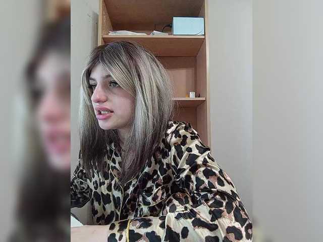 Sonyagasay live cam on BongaCams