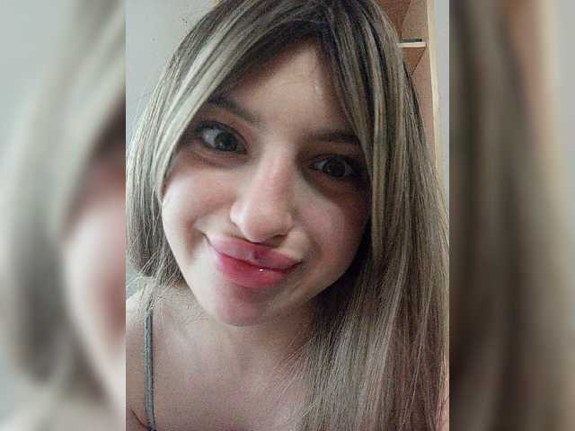 Sonyagasay live cam on BongaCams