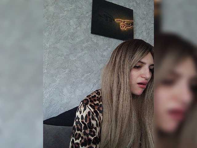 Sonyagasay live cam on BongaCams