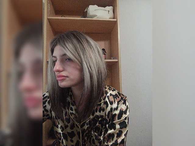 Sonyagasay live cam on BongaCams