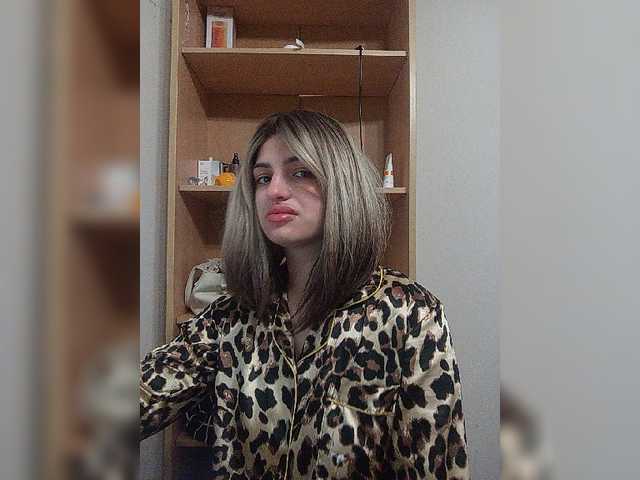 Sonyagasay live cam on BongaCams