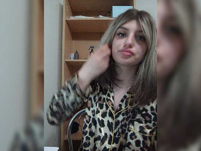 Sonyagasay live cam on BongaCams