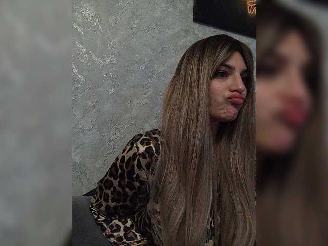 Sonyagasay live cam on BongaCams