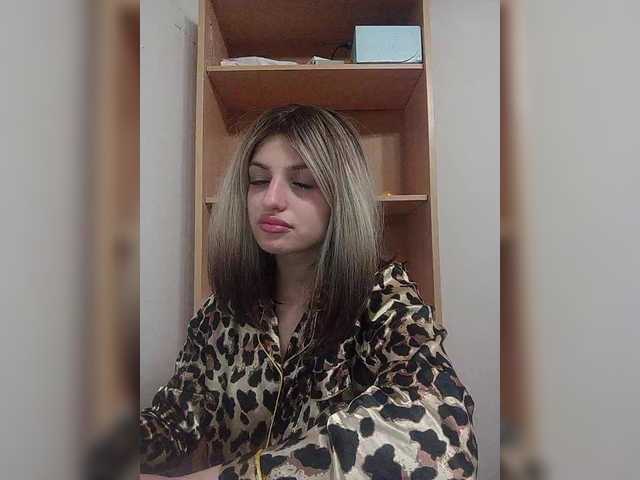 Sonyagasay live cam on BongaCams