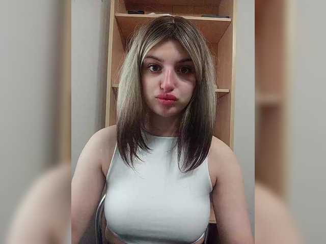 Sonyagasay live cam on BongaCams