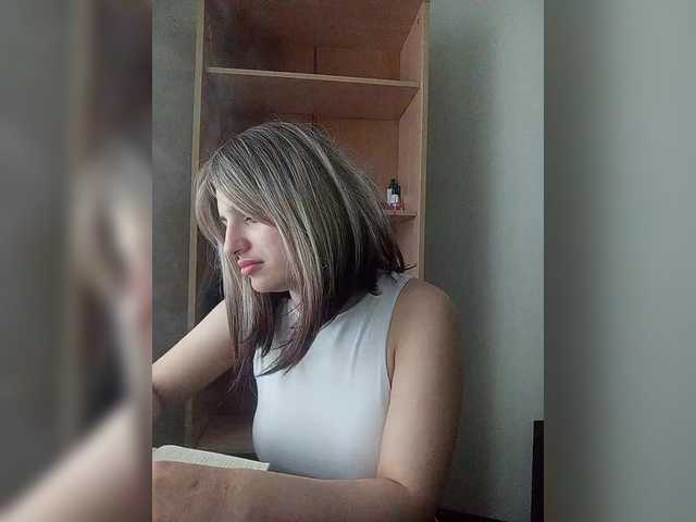 Sonyagasay live cam on BongaCams