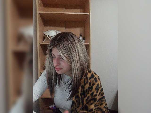 Sonyagasay live cam on BongaCams