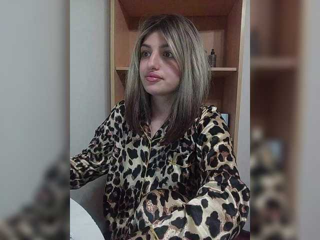Sonyagasay live cam on BongaCams