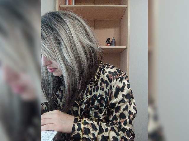 Sonyagasay live cam on BongaCams