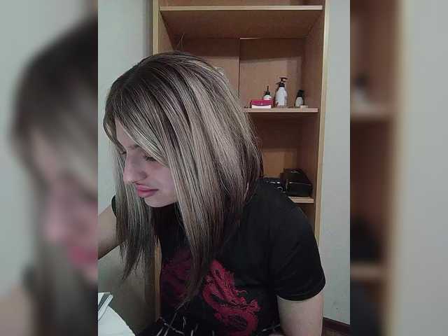 Sonyagasay live cam on BongaCams