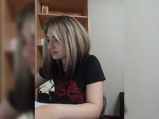 Sonyagasay live cam on BongaCams