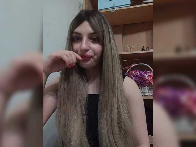 Sonyagasay live cam on BongaCams