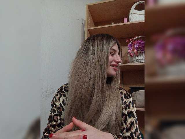 Sonyagasay live cam on BongaCams