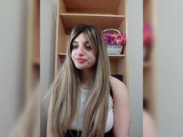 Sonyagasay live cam on BongaCams