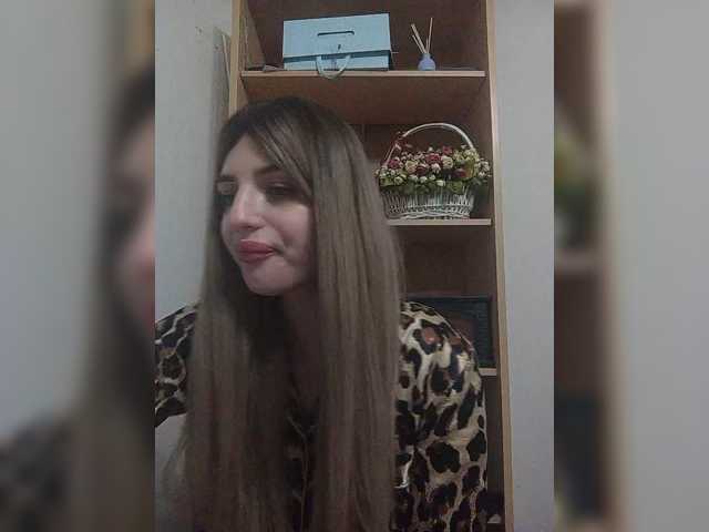 Sonyagasay live cam on BongaCams