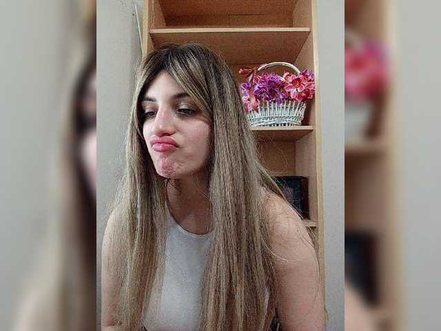 Sonyagasay live cam on BongaCams