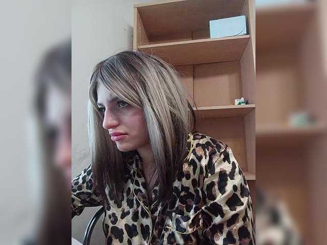 Sonyagasay live cam on BongaCams