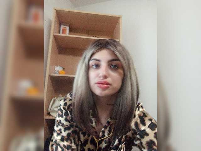 Sonyagasay live cam on BongaCams