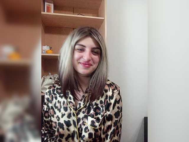 Sonyagasay live cam on BongaCams