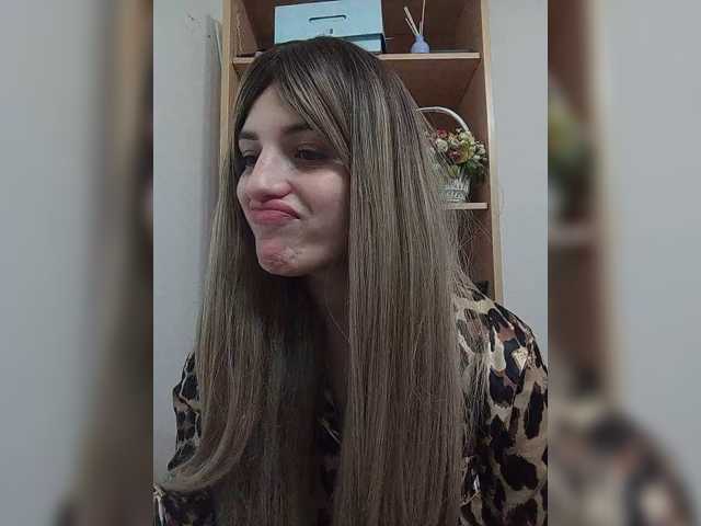 Sonyagasay live cam on BongaCams