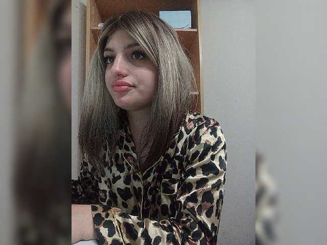Sonyagasay live cam on BongaCams